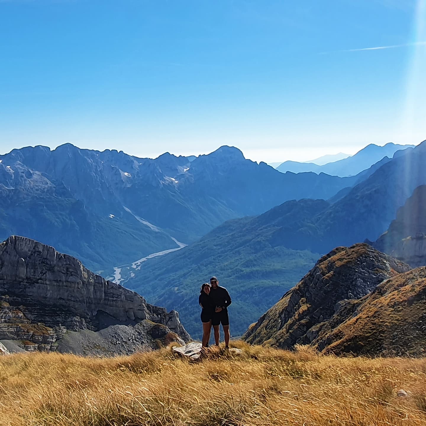 When-can-we-go-back-Wednesday?!#montenegro #hikinginmontenegro #hikingmontenegro #hikingthebalkans #gomontenegro #hikingineurope #outdooradventures #mountaingirl #natureismyplayground #mountainadventures #adventurespirit #hikingtheglobe #girlswhohikeAaaand for the Dutchies: ik schreef een blog over onze 3 weekse roadtrip door Albanië & Montenegro, was tof. Héél tof! Zo tof dat ik het liefst morgen weer terug ga. Enne, alltijd leuk om te zeggen: link in bio 💯Heb de laatste tijd zo verschrikkelijk veel inspiratie om te schrijven, dus daar maak ik lekker gebruik van!#copywriting #tekstenschrijven #bloggen #bloggers #nederlandseblogger #travelblog #dutchtravelblog #dutchblogger #bijnafulltimeschrijven